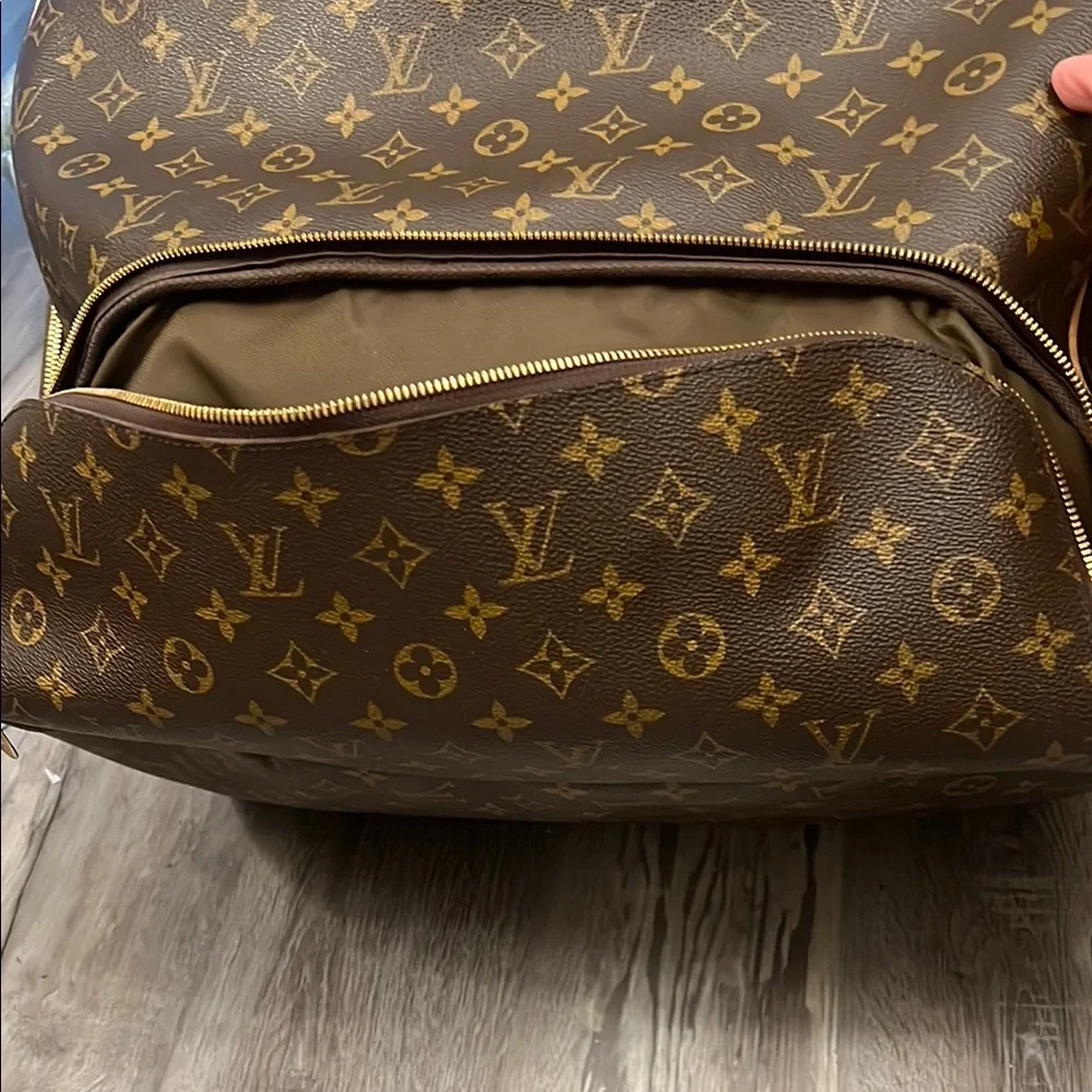 Louis Vuitton Brown Monogram travel Bag - Picture 3 of 15